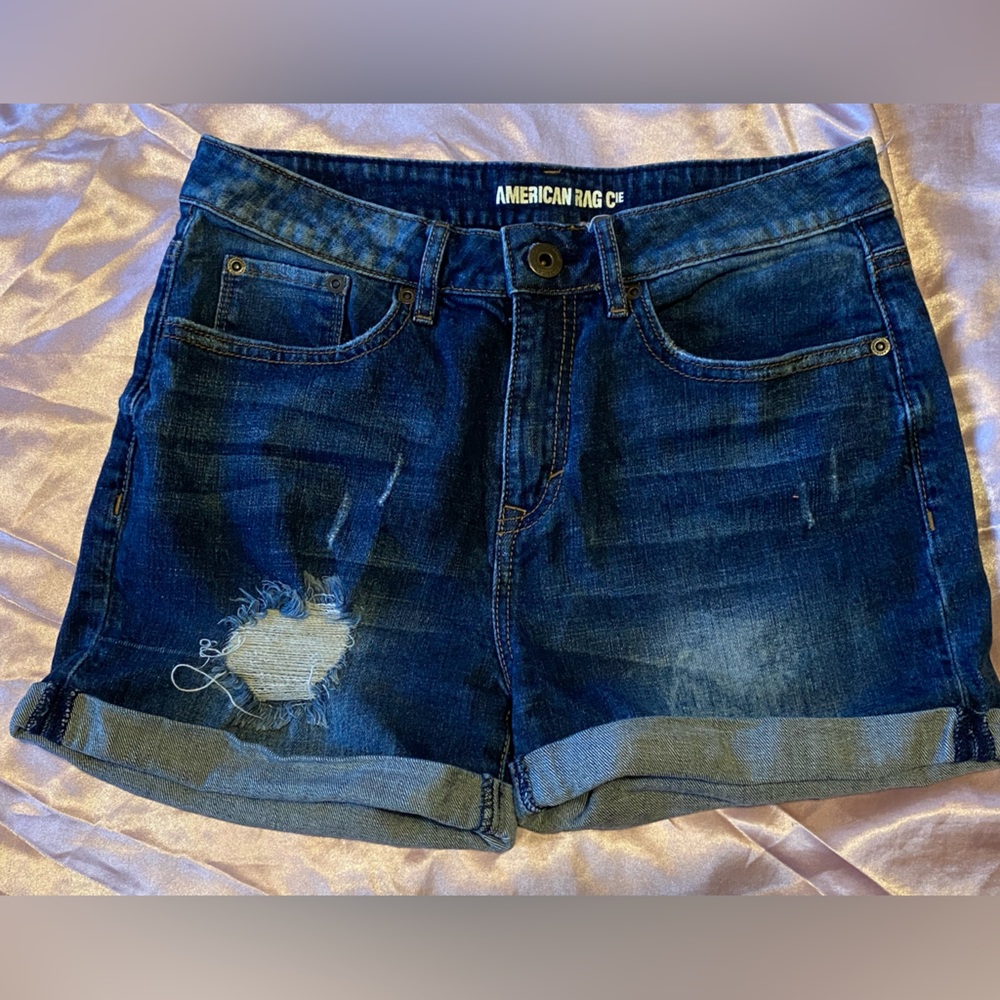 Dark blue jean shorts.